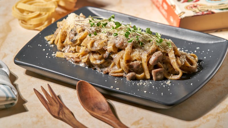 Fettuccine Alfredo with creamy white sauce and grilled chicken